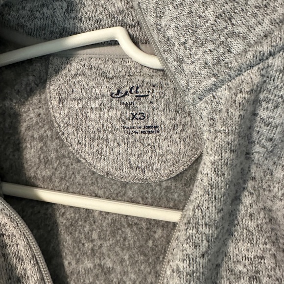 Gray Heathered Vest 🩶 - Picture 5 of 5